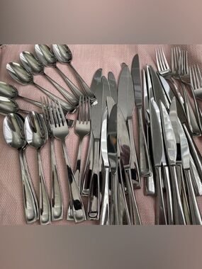 Oneida Moda Stainless Steel 38 Piece Flatware Set Mixed- Polished Silver Finish